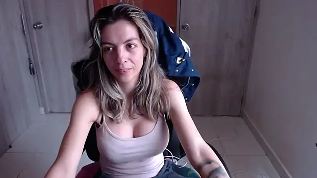 Princezzlove3 online show from 02/08/25, 02:49