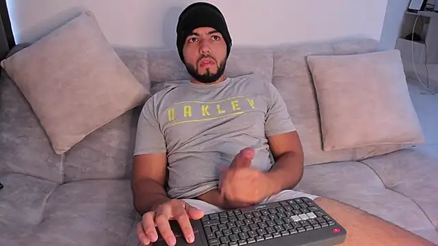 Snapshot of arturguy00 chatting on 02/07/25, 04:35 arturguy00 online show from 02/07/25, 04:35