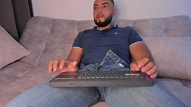 Snapshot of arturguy00 chatting on 02/08/25, 11:34 arturguy00 online show from 02/08/25, 11:34