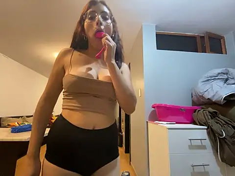 Snapshot of MartinaSooler chatting on 02/07/25, 12:09 MartinaSooler online show from 02/07/25, 12:09