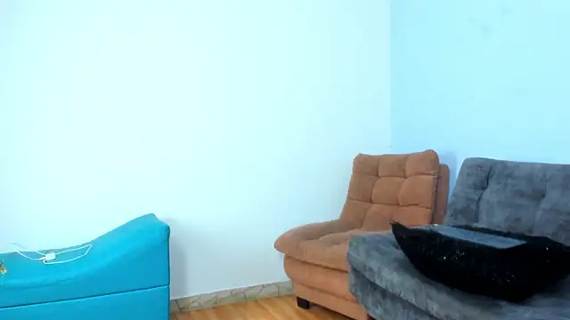 Charlotte curvy  online show from 03/08/25, 11:07