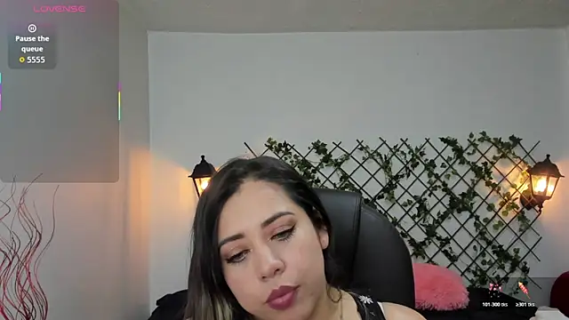 zahra Jalid online show from 10/25/25, 11:54