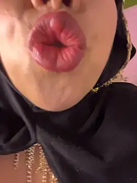 zahra Jalid online show from 04/18/26, 03:27