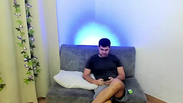 Snapshot of blueroom_party chatting on 02/06/25, 12:26 blueroom party online show from 02/06/25, 12:26