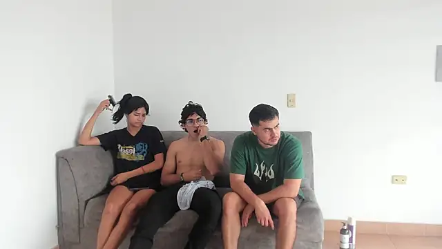 Snapshot of blueroom_party chatting on 03/17/25, 01:18 blueroom party online show from 03/17/25, 01:18