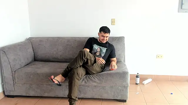 Snapshot of blueroom_party chatting on 03/18/25, 01:53 blueroom party online show from 03/18/25, 01:53