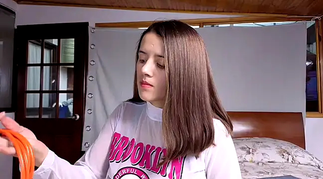 SexLaura  online show from 02/12/25, 07:45