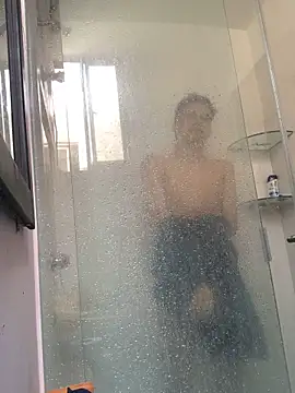 Latinos 2001 online show from 11/08/25, 01:55