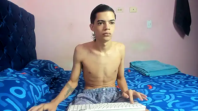 Latinos 2001 online show from 02/09/26, 02:54