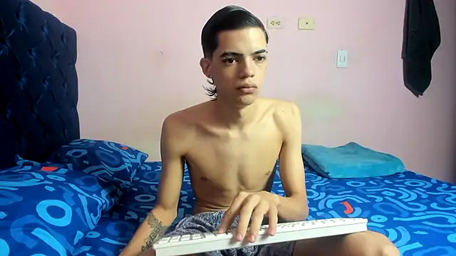 Latinos 2001 online show from 02/16/26, 02:13