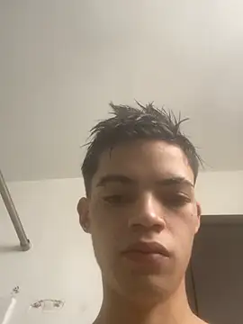 Latinos 2001 online show from 07/19/26, 01:26