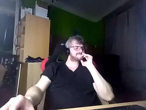 Snapshot of stary-w-kalesonach chatting on 02/09/25, 10:11 stary-w-kalesonach online show from 02/09/25, 10:11