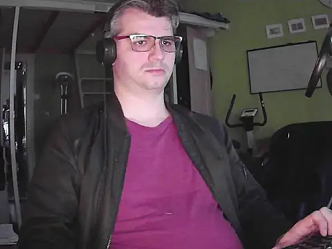 Snapshot of stary-w-kalesonach chatting on 09/10/25, 04:29 stary-w-kalesonach online show from 09/10/25, 04:29