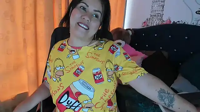 thamara226 online show from 12/18/25, 02:23