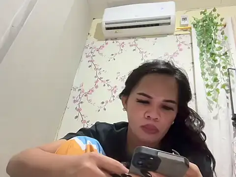 SophiaCourthaway online show from 10/30/25, 07:25