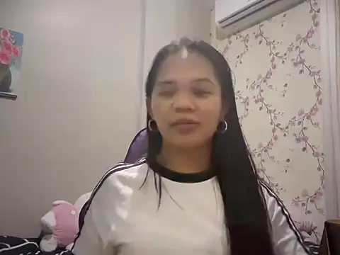 SophiaCourthaway online show from 05/13/26, 07:55