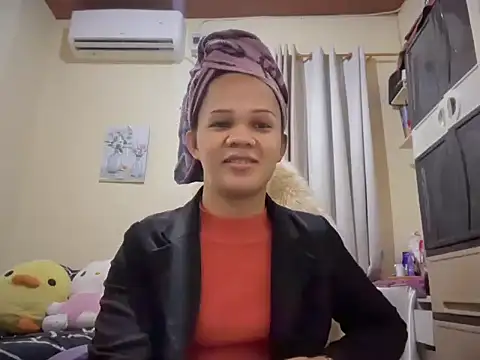 Snapshot of SophiaCourthaway chatting on 07/04/26, 10:43 SophiaCourthaway online show from 07/04/26, 10:43