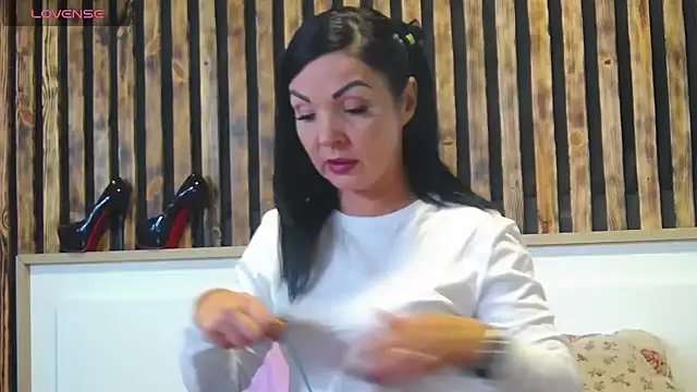 Tory Lovi online show from 10/15/25, 12:27