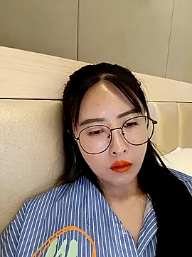 Snapshot of lilandi0521 chatting on 03/21/25, 05:21 lilandi0521 online show from 03/21/25, 05:21