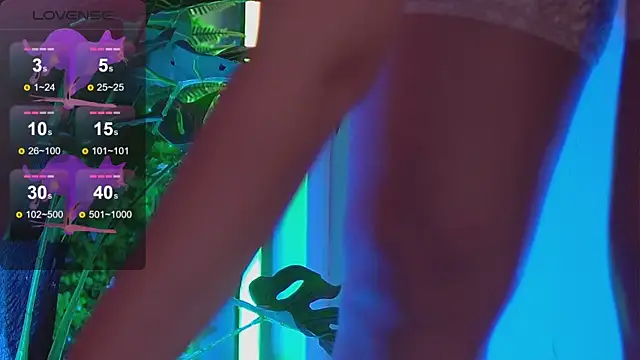 Snapshot of SarahPeach8 chatting on 01/24/25, 06:24 SarahPeach8 online show from 01/24/25, 06:24