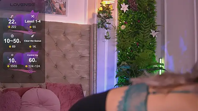 Snapshot of SarahPeach8 chatting on 02/10/25, 05:14 SarahPeach8 online show from 02/10/25, 05:14