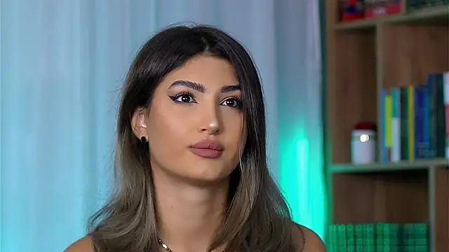 Snapshot of SarahPeach8 chatting on 10/04/25, 03:37 SarahPeach8 online show from 10/04/25, 03:37