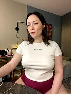 Snapshot of Kiss_My_Body chatting on 11/09/25, 06:39 Kiss My Body online show from 11/09/25, 06:39