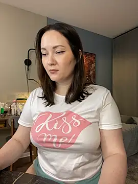 Kiss My Body online show from 11/18/25, 04:11