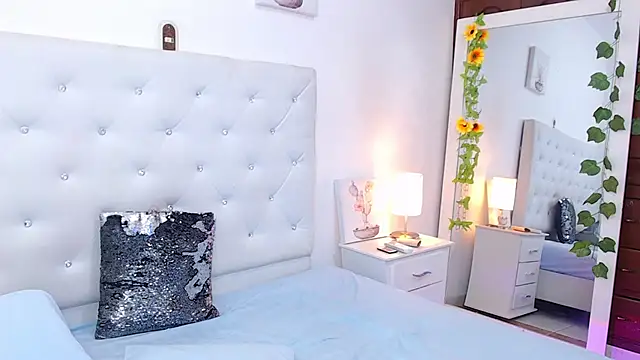 Snapshot of littleslut1 chatting on 02/12/25, 01:27 littleslut1 online show from 02/12/25, 01:27