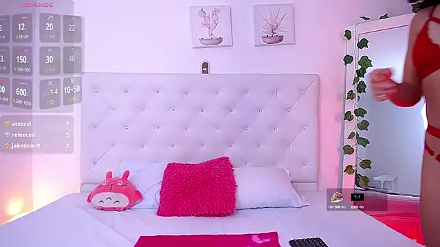 Snapshot of littleslut1 chatting on 09/11/25, 04:01 littleslut1 online show from 09/11/25, 04:01