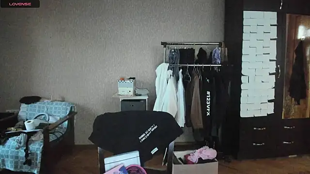 Snapshot of _Roselina_ chatting on 06/28/26, 04:46 Roselina online show from 06/28/26, 04:46