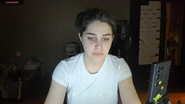 Snapshot of _Roselina_ chatting on 07/06/26, 07:38 Roselina online show from 07/06/26, 07:38