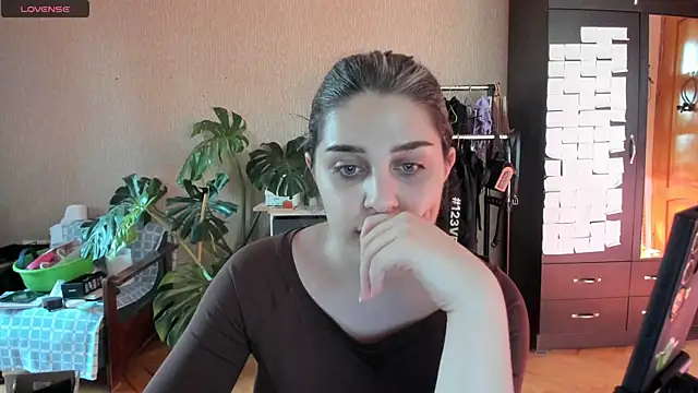 Snapshot of _Roselina_ chatting on 07/23/26, 03:32 Roselina online show from 07/23/26, 03:32