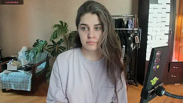 Snapshot of _Roselina_ chatting on 07/28/26, 10:21 Roselina online show from 07/28/26, 10:21