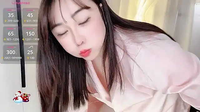 Snapshot of Alano-01 chatting on 02/25/25, 12:45 Alano-01 online show from 02/25/25, 12:45