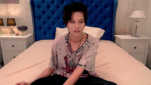 via mayer  online show from 10/06/25, 08:50