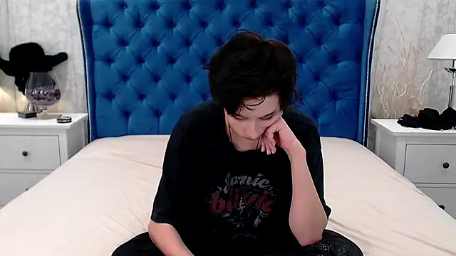 via mayer  online show from 10/21/25, 08:48