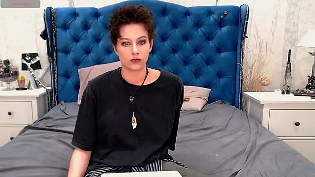 Snapshot of via_mayer_ chatting on 05/18/26, 08:31 via mayer online show from 05/18/26, 08:31