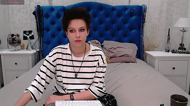 Snapshot of via_mayer_ chatting on 05/22/26, 01:35 via mayer online show from 05/22/26, 01:35