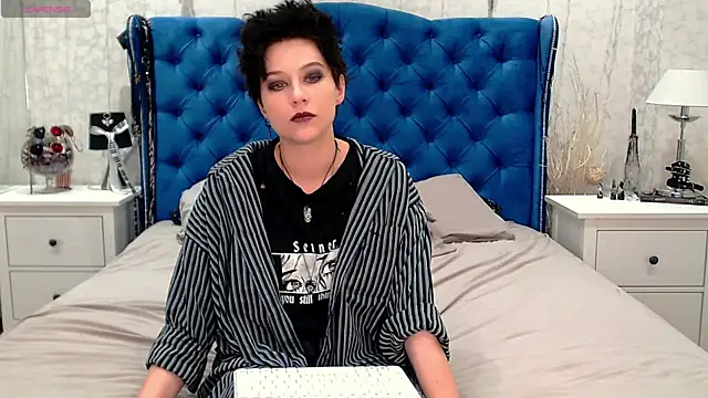 Snapshot of via_mayer_ chatting on 06/08/26, 09:15 via mayer online show from 06/08/26, 09:15