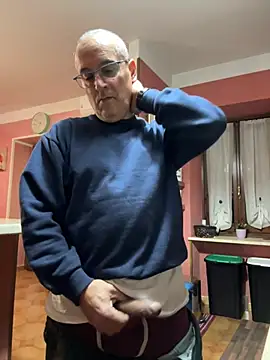 Snapshot of sempreilmio2 chatting on 01/29/25, 06:39 sempreilmio2 online show from 01/29/25, 06:39