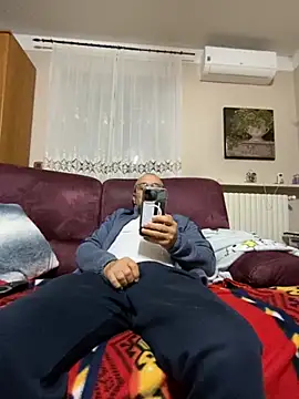 Snapshot of sempreilmio2 chatting on 11/15/25, 11:32 sempreilmio2 online show from 11/15/25, 11:32