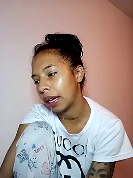 Snapshot of Miss_sparkle00 chatting on 02/02/25, 06:48 Miss sparkle00 online show from 02/02/25, 06:48