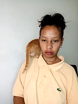 Snapshot of Miss_sparkle00 chatting on 03/13/25, 03:44 Miss sparkle00 online show from 03/13/25, 03:44