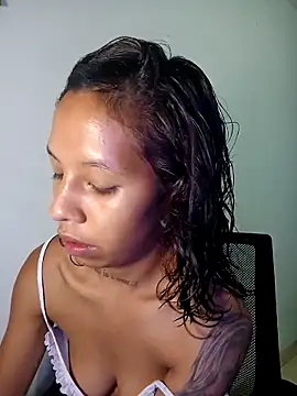 Snapshot of Miss_sparkle00 chatting on 03/20/25, 03:34 Miss sparkle00 online show from 03/20/25, 03:34