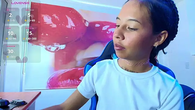 Snapshot of Miss_sparkle00 chatting on 09/13/25, 05:07 Miss sparkle00 online show from 09/13/25, 05:07