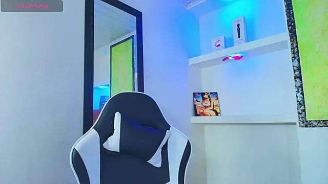 Snapshot of Miss_sparkle00 chatting on 10/17/25, 09:56 Miss sparkle00 online show from 10/17/25, 09:56