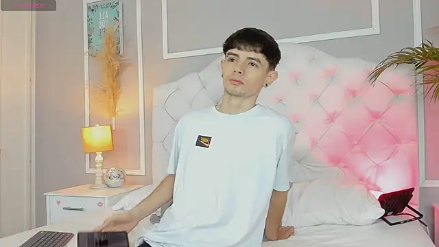 connor and angel online show from 03/07/25, 01:07