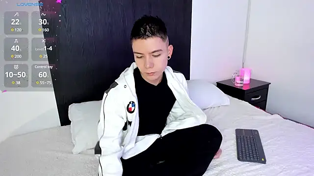 alanblack1 online show from 01/30/25, 12:37