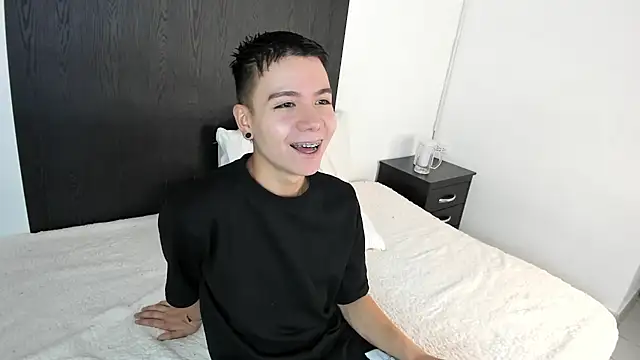 alanblack1 online show from 02/07/25, 11:34